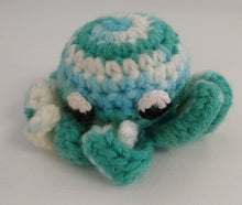 Load image into Gallery viewer, NEW Handcrafted Wool Octopus N1 - Ecuador