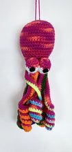 Load image into Gallery viewer, NEW Handcrafted Wool Octopus N2 - Ecuador