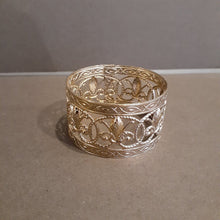 Load image into Gallery viewer, Set of 8 Metal Napkin Rings
