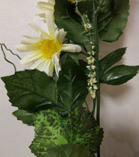 Load image into Gallery viewer, NEW 6 ft Garland - Daisies
