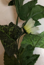 Load image into Gallery viewer, NEW 6 ft Garland - Daisies
