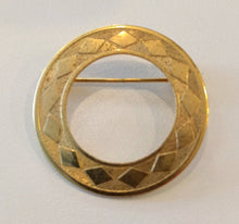 Load image into Gallery viewer, Vintage Brooch - Round Textured Goldtone
