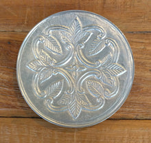 Load image into Gallery viewer, NEW 4" Cast Aluminum Footed Plate
