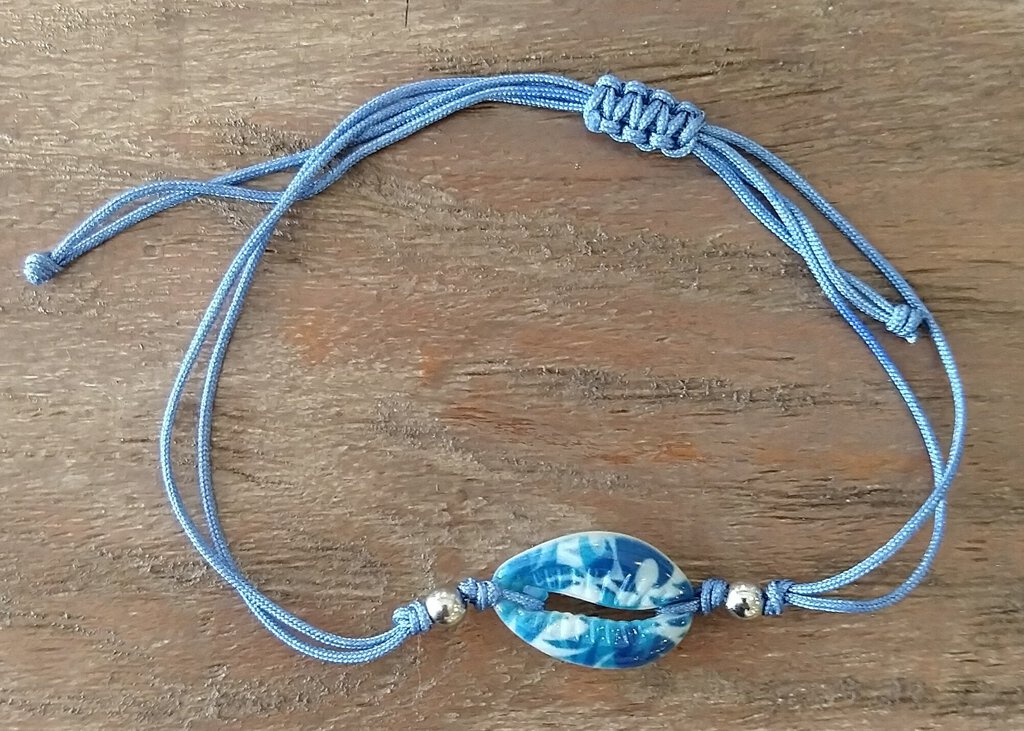 NEW Cowrie Shell Bracelet - Blue