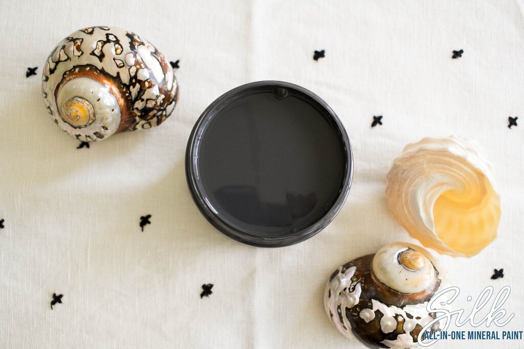 Silk All-in-One Mineral Paint - Black Sands