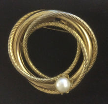 Load image into Gallery viewer, Vintage Gold Round Brooch - Faux Pearl
