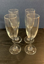 Load image into Gallery viewer, Set of 4 Champagne Flutes
