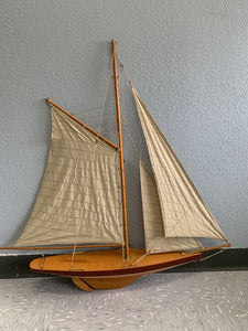 Model of The Yacht "Defender" 1895 Americas Cup Winner