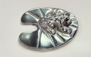 NEW Cast Aluminum Frog & Lily Pad Paperweight - 12658