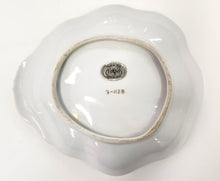 Load image into Gallery viewer, Vintage Candrea G-1128 Porcelain Shell Dish
