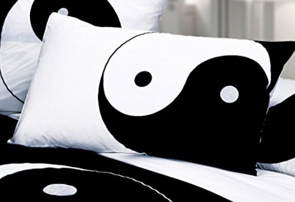 Three Piece Queen/Full Yin Yang Duvet Set