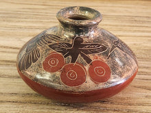Load image into Gallery viewer, Nicaraguan Pottery Etched Vase
