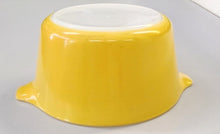 Load image into Gallery viewer, Pyrex 473 1 Quart Yellow Casserole Bowl
