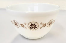 Load image into Gallery viewer, Pyrex Town and Country 401 1.5 Qt. Mixing Bowl
