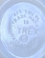 Load image into Gallery viewer, Pyrex Town and Country 401 1.5 Qt. Mixing Bowl
