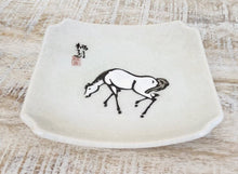 Load image into Gallery viewer, Vintage Imari Hand-Painted Porcelain Horse Design Ash Tray
