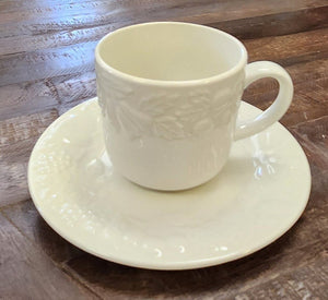 SET 8-Pc Gibson Housewares Cups & Saucers