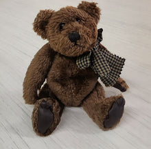 Load image into Gallery viewer, Boyds Bears &amp; Friends Baxter B. Bean with Tag
