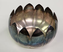 Load image into Gallery viewer, Reed &amp; Barton 3002 Water Lily Centerpiece - 2 Pc
