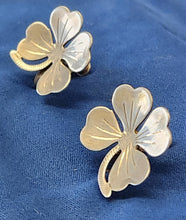 Load image into Gallery viewer, Vintage Sterling Silver Shamrock Four Leaf Clover Earrings 925
