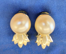 Load image into Gallery viewer, Vintage Marvella Faux Pearl Gold Tone Clip Earrings

