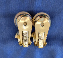 Load image into Gallery viewer, Vintage Marvella Faux Pearl Gold Tone Clip Earrings
