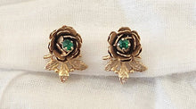 Load image into Gallery viewer, Vintage Goldtone Flower with Faux Emerald Screwback Earrings

