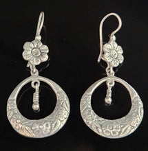 Load image into Gallery viewer, Sterling Silver Debossed Floral Hoop Earrings 925
