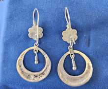 Load image into Gallery viewer, Sterling Silver Debossed Floral Hoop Earrings 925
