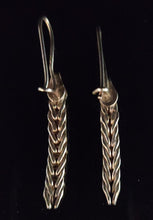 Load image into Gallery viewer, Vintage Herringbone Silvertone Earrings
