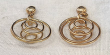 Load image into Gallery viewer, Goldtone Wire Circles Earrings

