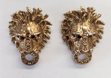 Load image into Gallery viewer, Pair Vintage Bluette France Goldtone Lion's Head Shoe Clips
