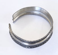 Load image into Gallery viewer, Vintage Logeskov Denmark Pewter Bracelet

