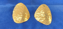 Load image into Gallery viewer, Goldtone Hammered Disc Clip Earrings
