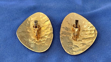 Load image into Gallery viewer, Goldtone Hammered Disc Clip Earrings
