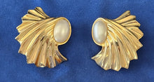 Load image into Gallery viewer, Goldtone Wave Faux Pearl Clip Earrings
