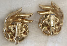 Load image into Gallery viewer, Vintage Trifari Gold Leaf Clip On Earrings
