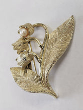 Load image into Gallery viewer, Vintage Brooch - Three Goldtone Flowers with Faux Pearl
