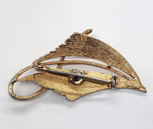 Load image into Gallery viewer, Vintage Goldtone Brooch
