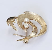 Load image into Gallery viewer, Vintage Brookraft Brooch
