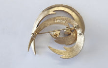 Load image into Gallery viewer, Vintage Brookraft Brooch
