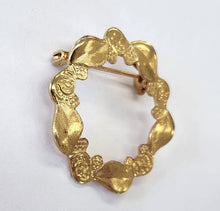 Load image into Gallery viewer, Goldtone Wreath Pin
