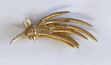 Load image into Gallery viewer, Vintage Goldtone Brooch
