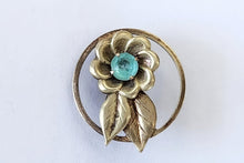 Load image into Gallery viewer, Vintage Gold Tone Flower Pin
