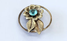 Load image into Gallery viewer, Vintage Gold Tone Flower Pin
