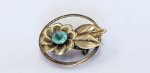 Load image into Gallery viewer, Vintage Gold Tone Flower Pin
