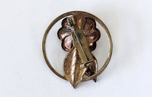 Load image into Gallery viewer, Vintage Gold Tone Flower Pin
