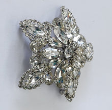 Load image into Gallery viewer, Vintage Weiss Crystal Brooch
