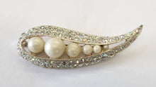 Load image into Gallery viewer, Rhinestone &amp; Faux Pearls Brooch
