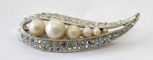 Load image into Gallery viewer, Rhinestone &amp; Faux Pearls Brooch
